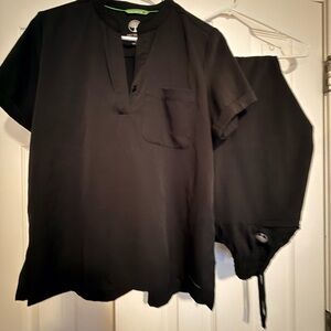 Healing Hands Black womens scrub set size small. Like new! Pants are not joggers